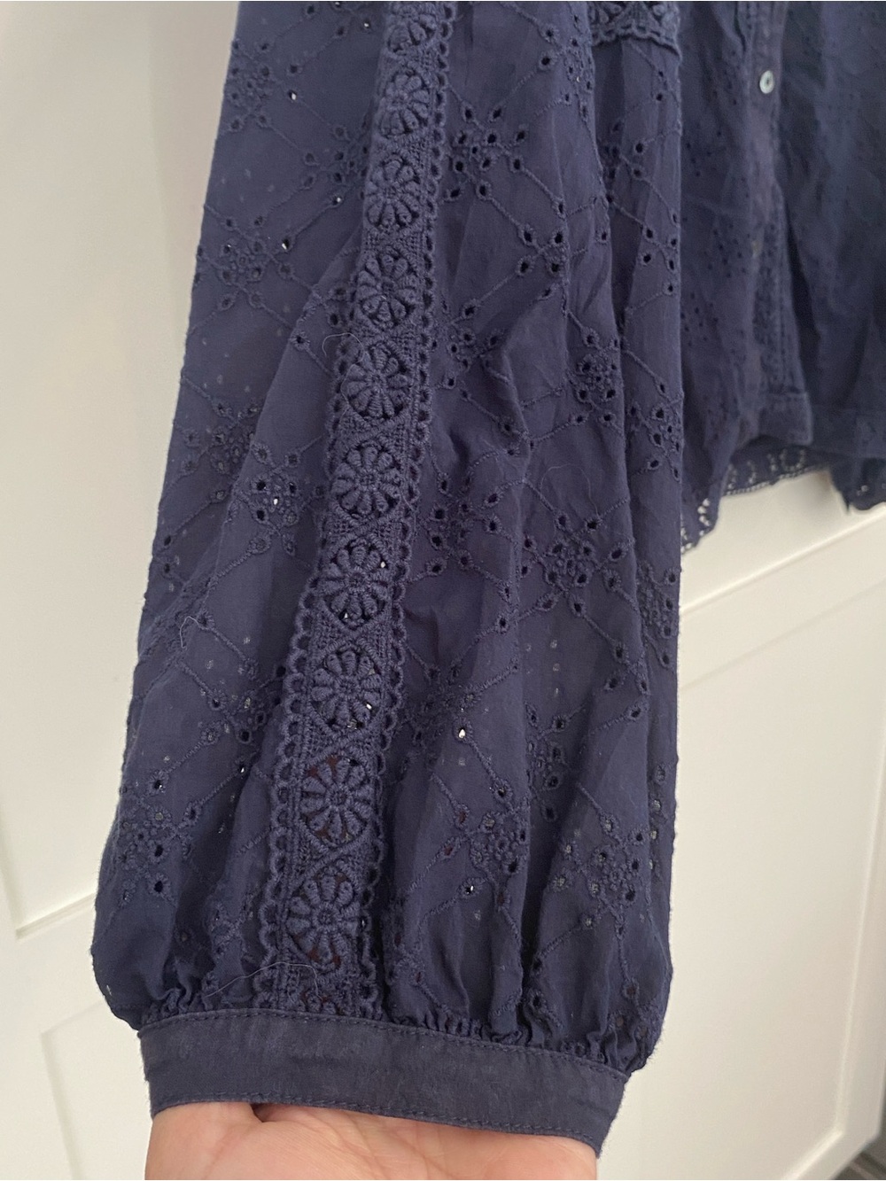 J. McLaughlin Navy Eyelet Button-Front Blouse Boxy Pretty Lightweight Size XL - Picture 2 of 11